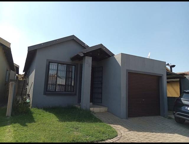 2 BEDROOM TOWNHOUSE FOR SALE IN MOHLAKENG